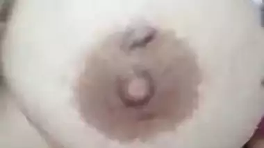 Indian teenage girl showing badi boobs