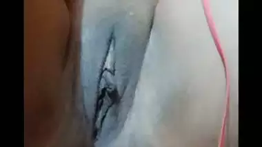 Cute girlfriend black pussy fingering on viral video call