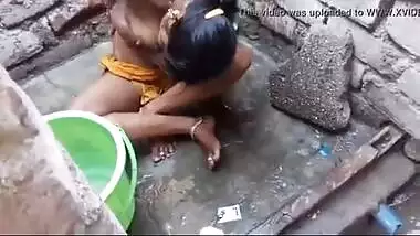 Desi outdoor bath of a teen girl to her lover