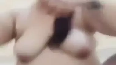 Chubby lady sucks a dick and records blowjob MMS