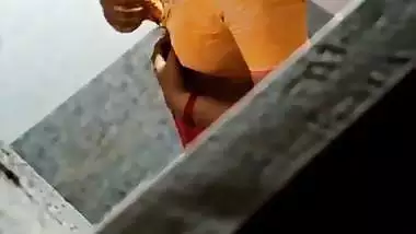 Devar keeping cam to see bhabhi taking morning bath